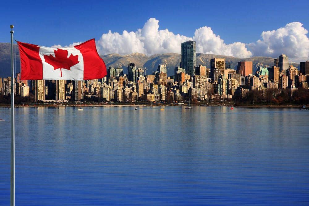 Can an American citizen open a bank account in Canada?